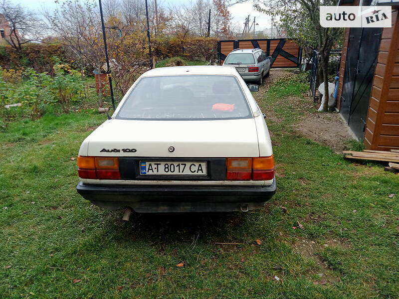 Седан Audi 100 1987 в Тысменице