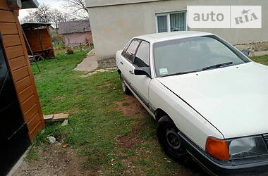 Седан Audi 100 1987 в Тысменице