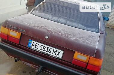 Седан Audi 100 1985 в Тростянце