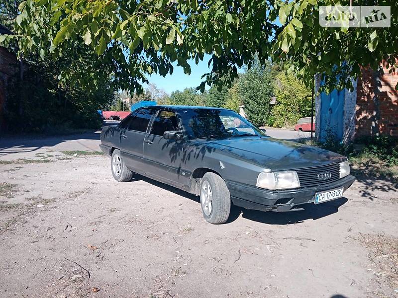 Audi 100