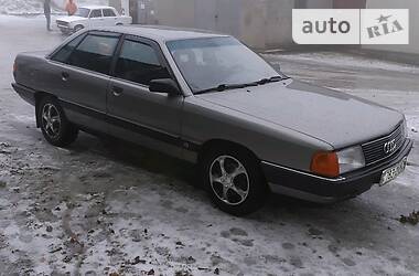 Седан Audi 100 1988 в Черновцах