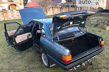 Седан Audi 100 1987 в Маневичах