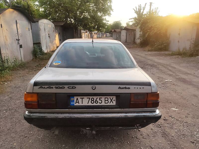 Седан Audi 100 1986 в Ивано-Франковске