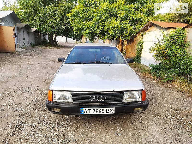 Седан Audi 100 1986 в Ивано-Франковске