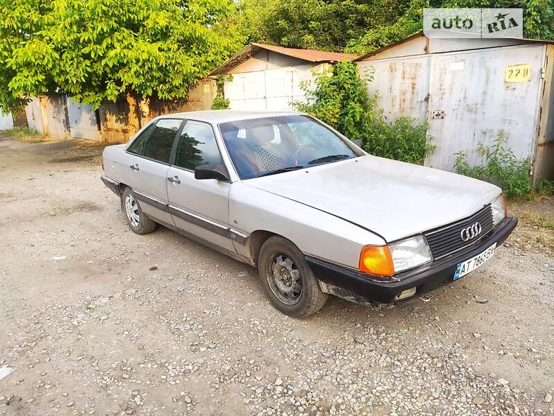 Седан Audi 100 1986 в Ивано-Франковске