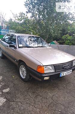 Седан Audi 100 1989 в Кельменцах