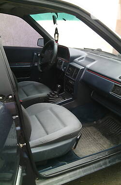 Седан Audi 100 1986 в 
