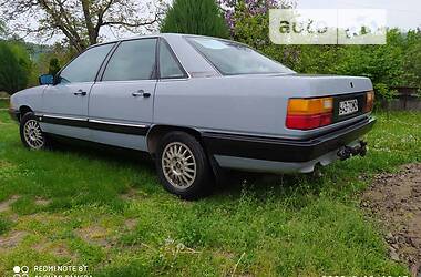 Седан Audi 100 1987 в Глыбокой