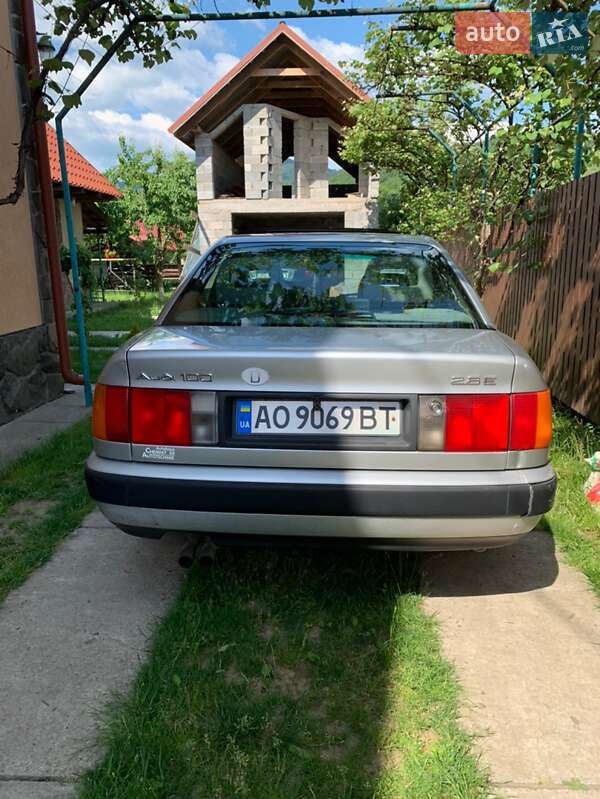Седан Audi 100 1992 в Сваляві