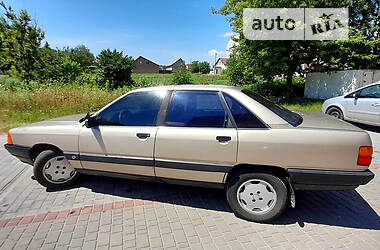 Седан Audi 100 1988 в Шумську