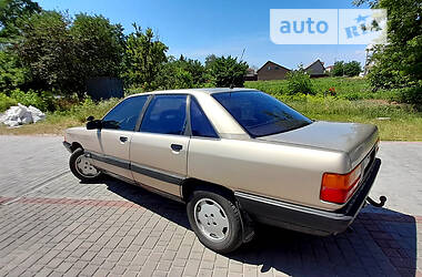 Седан Audi 100 1988 в Шумську