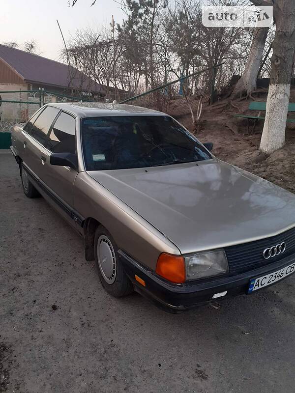 Седан Audi 100 1989 в Луцьку