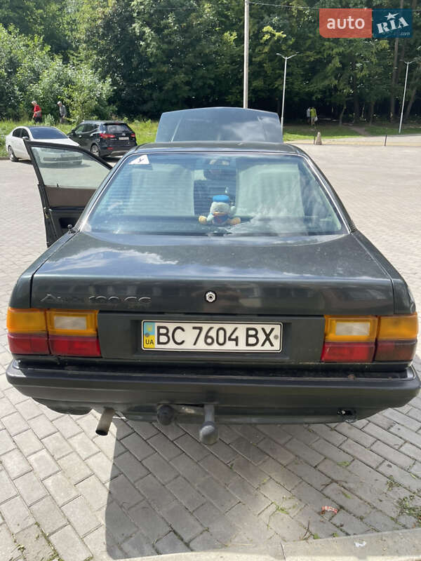 Седан Audi 100 1987 в Львові