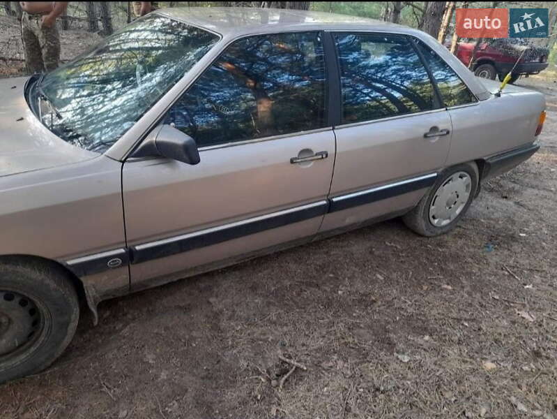 Седан Audi 100 1987 в Чернігові