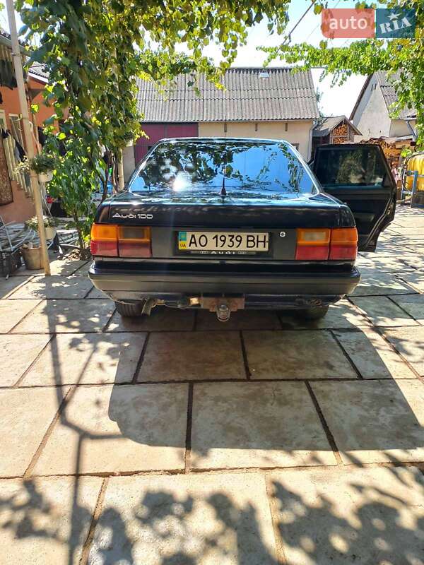 Седан Audi 100 1989 в Мукачево