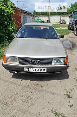 Седан Audi 100 1986 в Борисполі