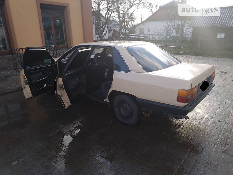 Седан Audi 100 1989 в Владимир-Волынском