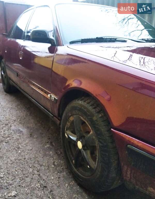 Седан Audi 100 1994 в Глухові