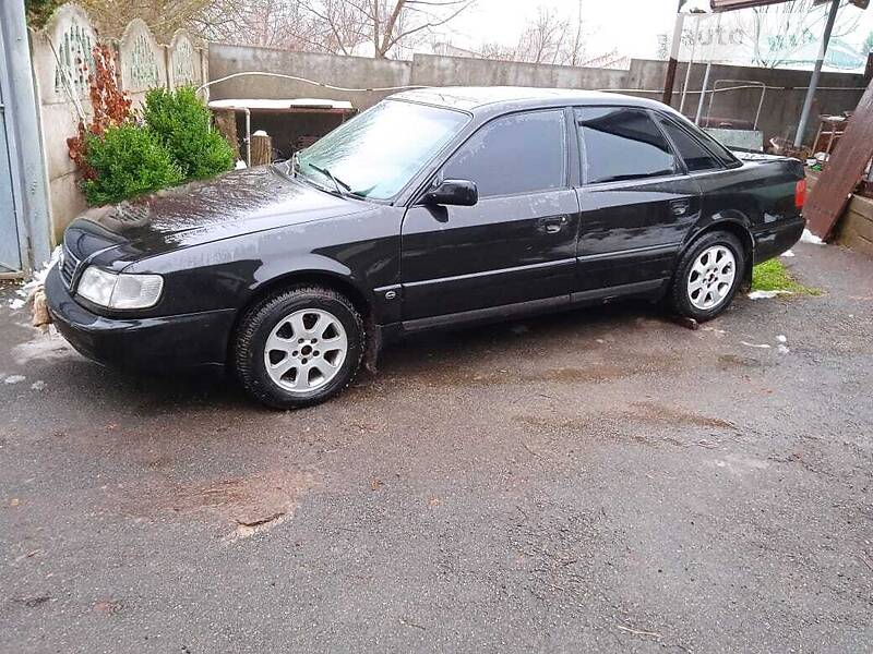 Седан Audi 100 1993 в Новгород-Северском