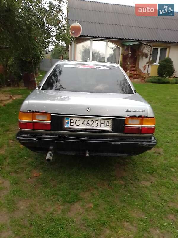 Седан Audi 100 1986 в Яворові