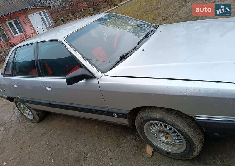 Седан Audi 100 1984 в Герці