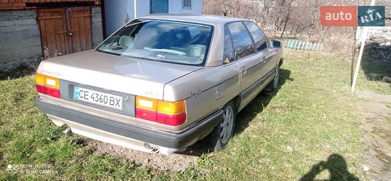 Седан Audi 100 1988 в Хотині