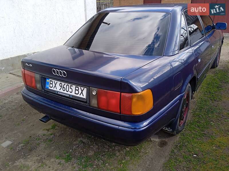 Седан Audi 100 1991 в Деражне
