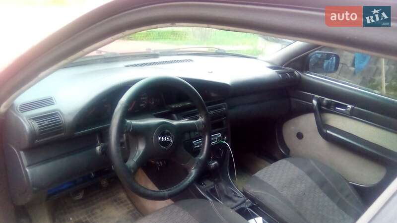 Седан Audi 100 1993 в Косові