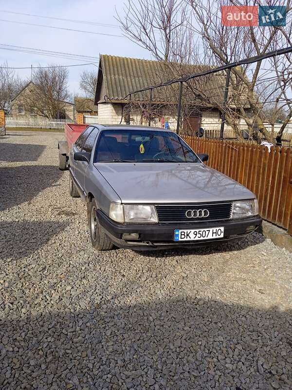 Седан Audi 100 1987 в Казатине
