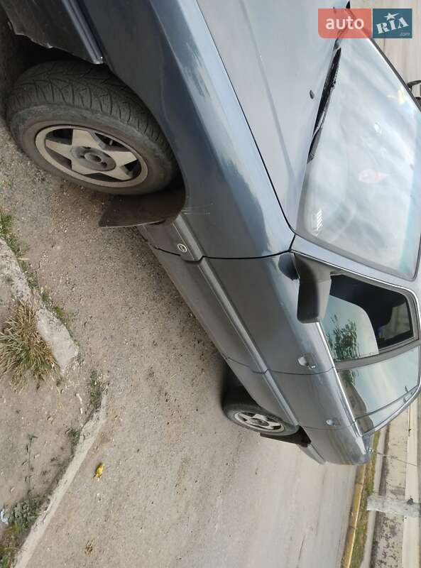 Седан Audi 100 1988 в Чернівцях