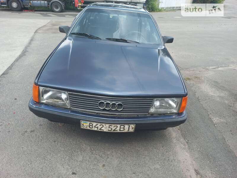 Седан Audi 100 1985 в Виннице