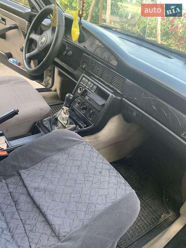 Седан Audi 100 1988 в Гощі