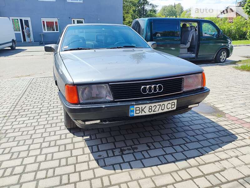 Седан Audi 100 1988 в Рокитном