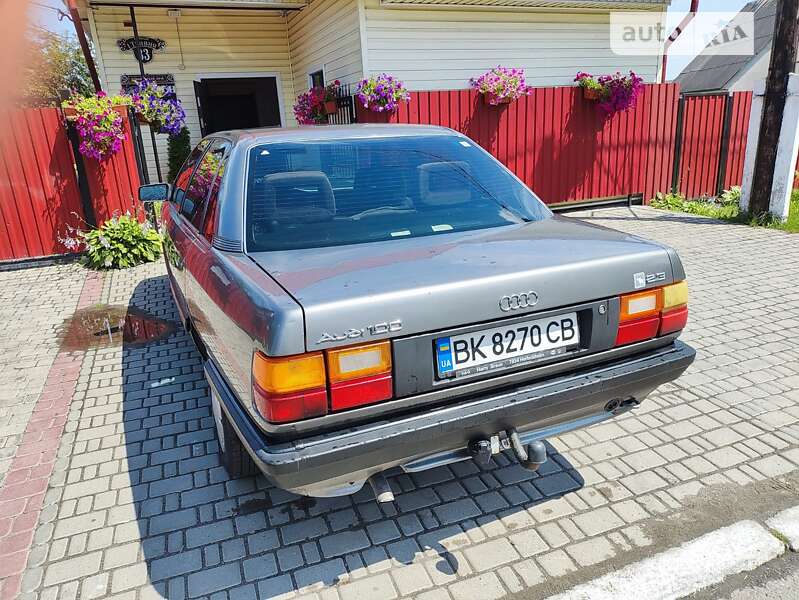 Седан Audi 100 1988 в Рокитному