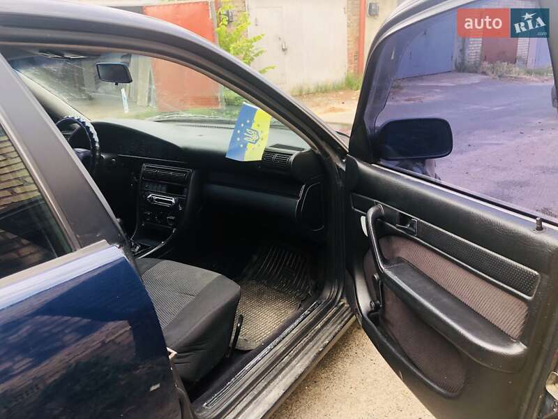 Седан Audi 100 1993 в Буче