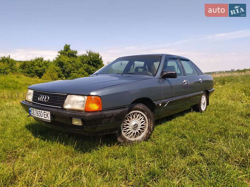 Седан Audi 100 1989 в Чернівцях