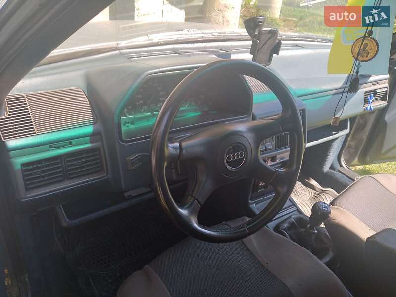 Седан Audi 100 1986 в Иршаве