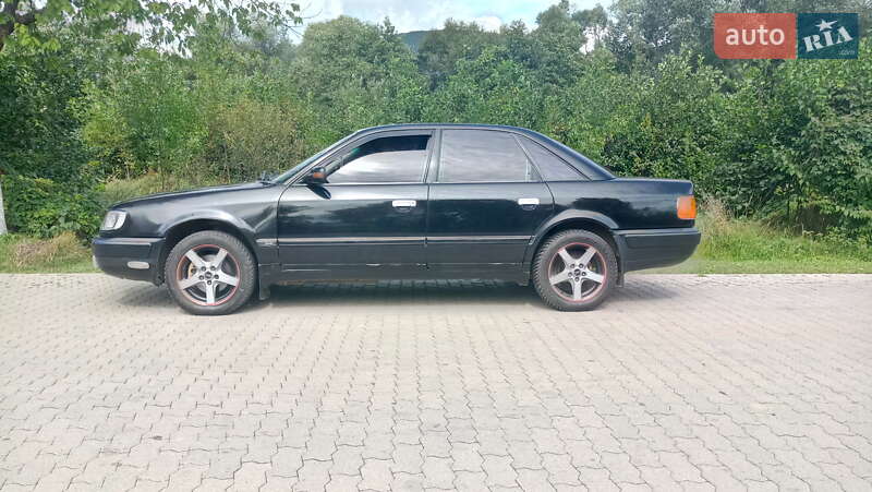 Седан Audi 100 1991 в Сваляве