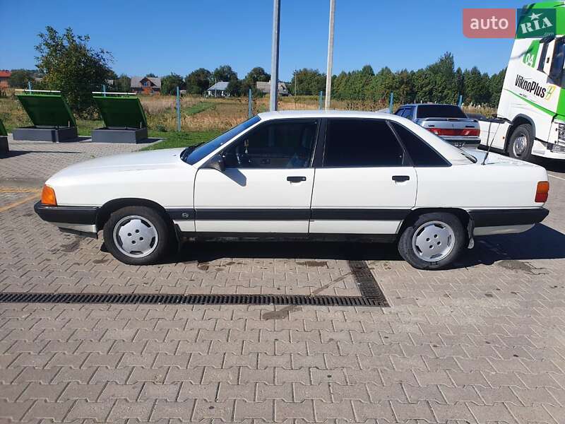 Седан Audi 100 1990 в Черновцах