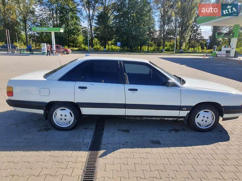 Седан Audi 100 1990 в Черновцах