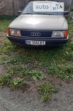 Седан Audi 100 1990 в Дубні