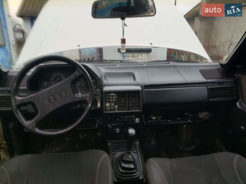 Седан Audi 100 1983 в Одессе