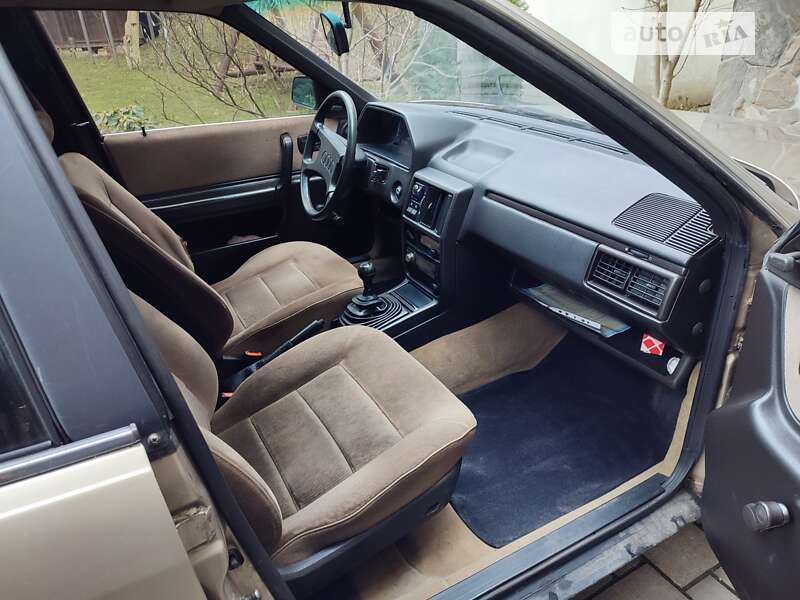 Седан Audi 100 1986 в Львове