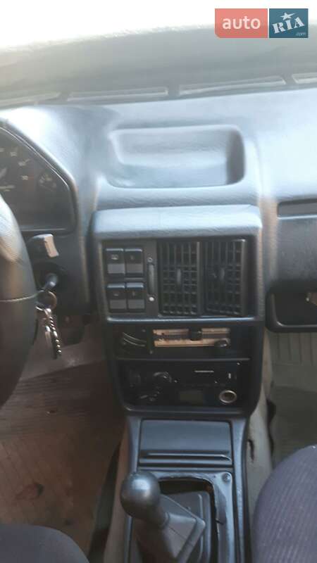 Седан Audi 100 1984 в Хусті