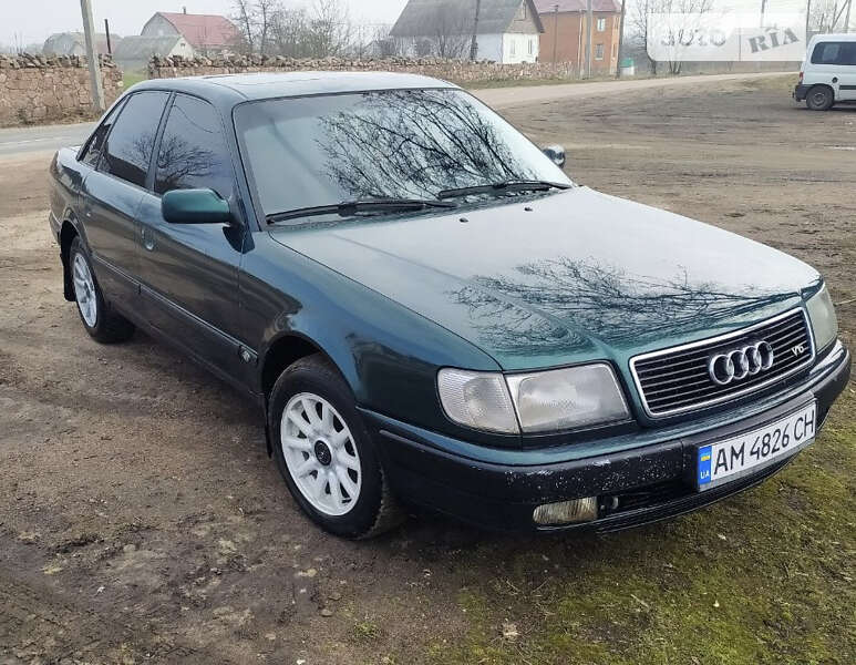 Седан Audi 100 1991 в Черняхове