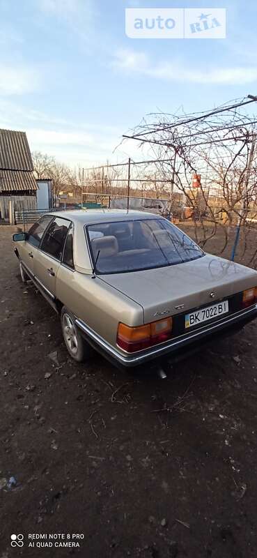 Седан Audi 100 1986 в Ровно