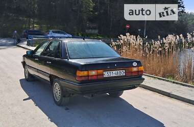 Седан Audi 100 1986 в Шумске