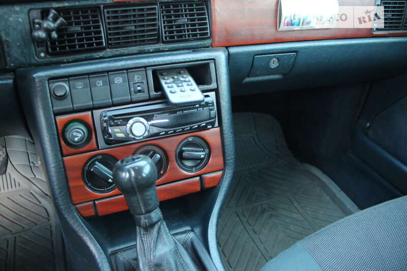 Седан Audi 100 1990 в Одесі