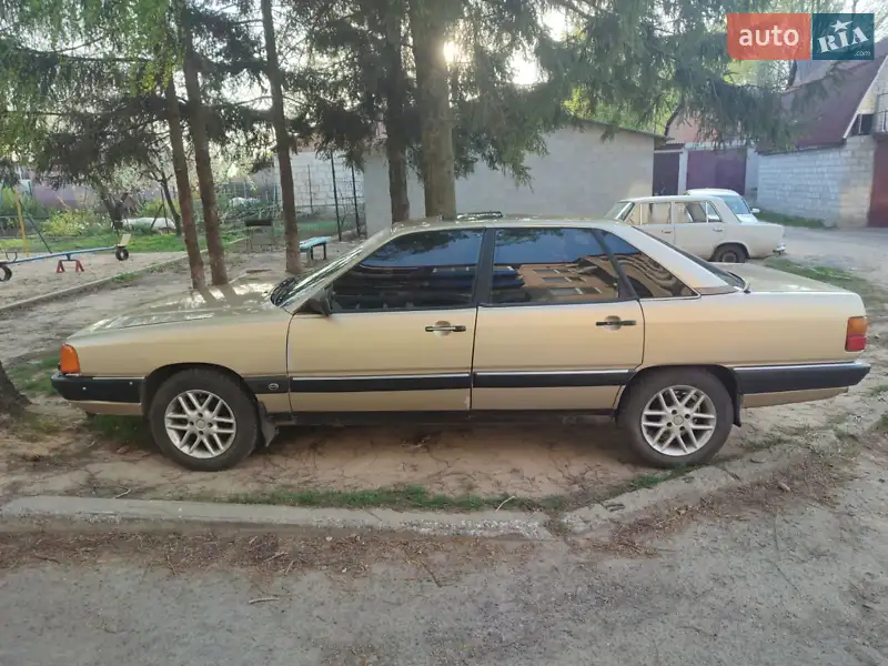 Audi 100 1983