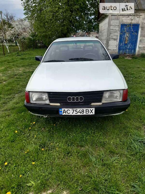 Седан Audi 100 1984 в Рожище